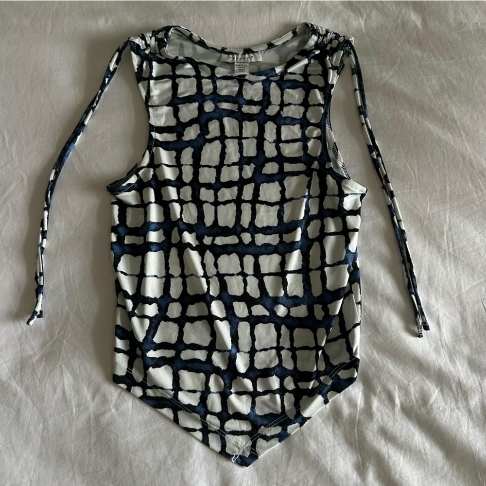 Abstract design Tank - Picture 3 of 4